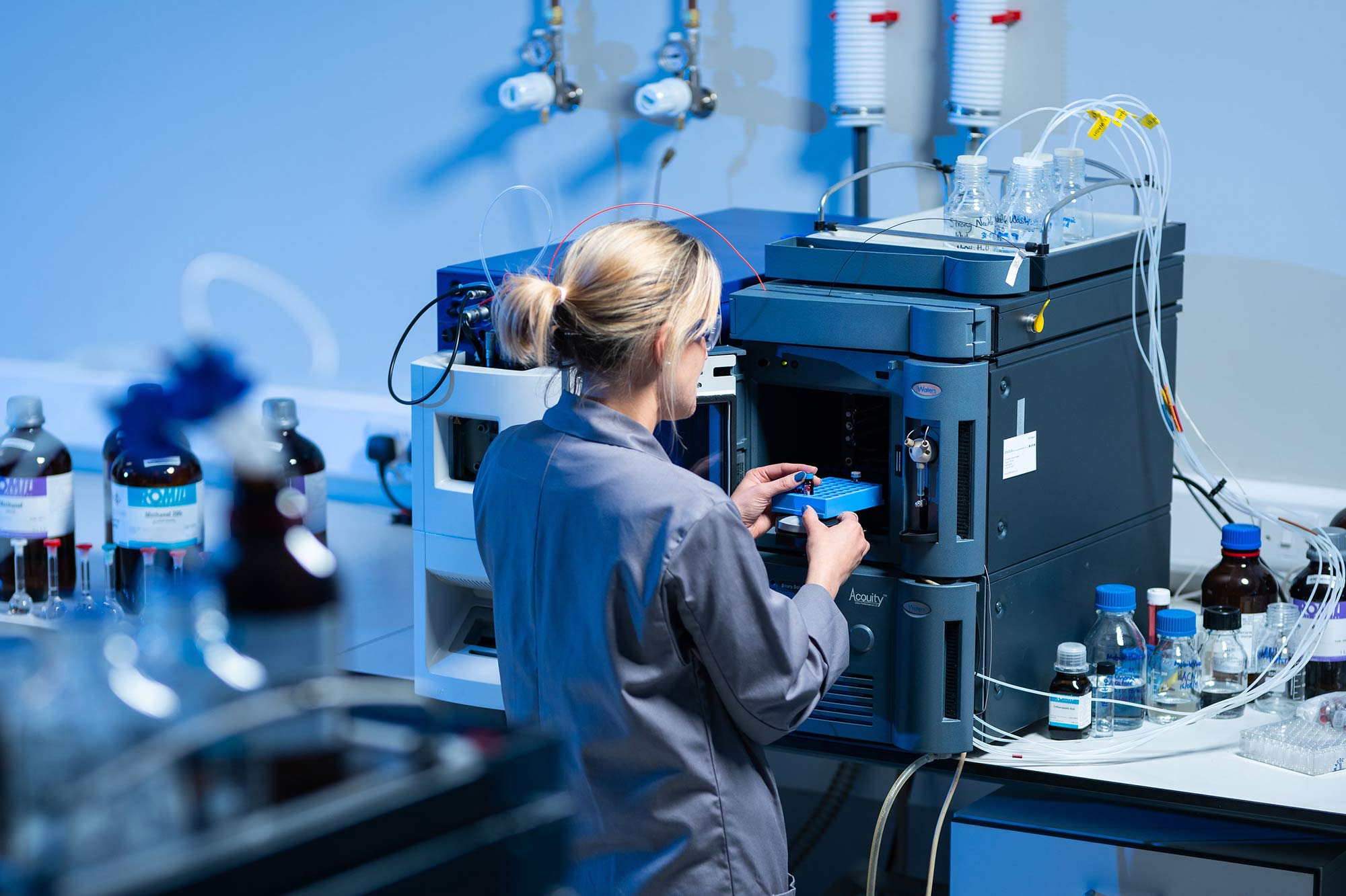 Minton Treharne & Davies analyst working in laboratory